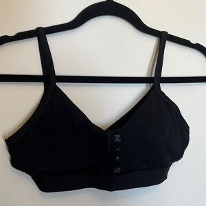 Criss-cross back NIKE sports bra